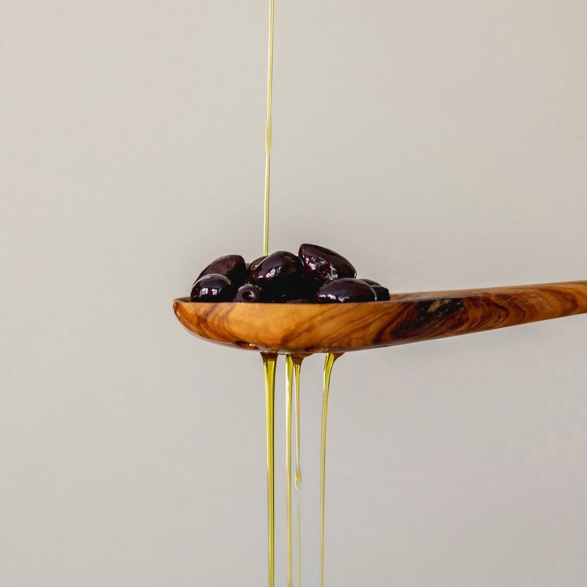 Griechisches Olivenöl richtig wählen: Qualitätsmerkmale und gesundheitliche Vorteile