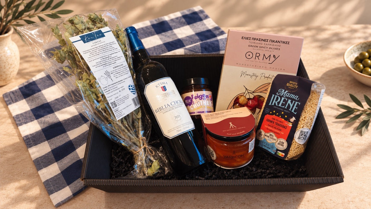 Griechische Feinkost Geschenkbox Aromatisches Griechenland mit Bergtee, Biblia Chora Wein, Feigen-Chutney, Oliven und griechischen Spezialitäten.